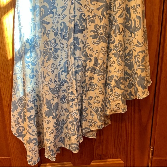 Zoe and Claire Blue and White Floral Dress - Picture 3 of 5